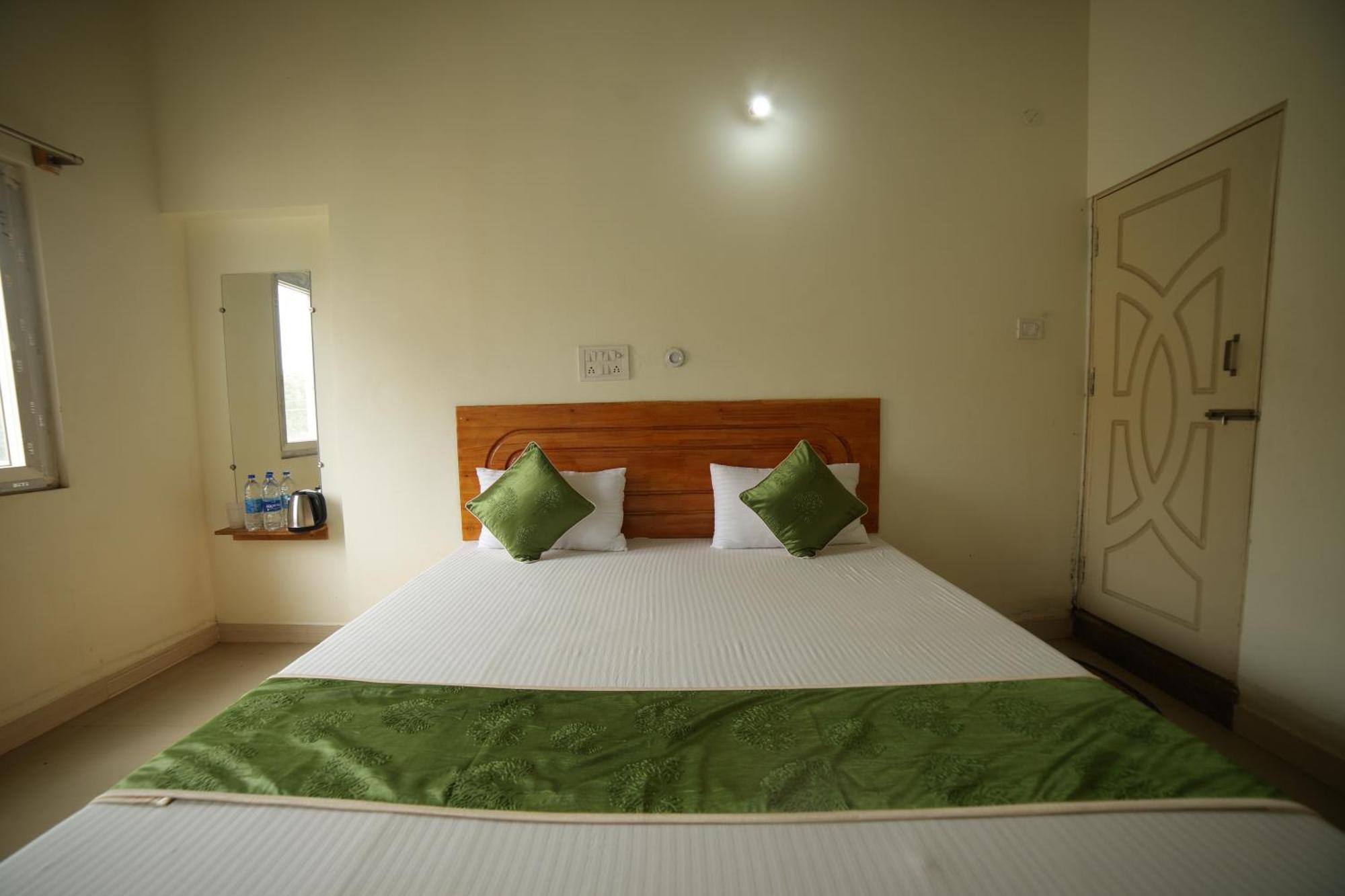 Naksha Tree Hotels - เยลาคีรี ภายนอก รูปภาพ