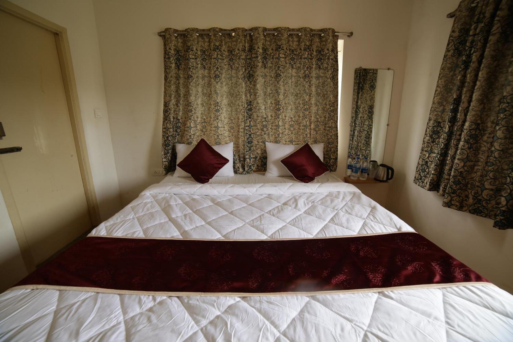 Naksha Tree Hotels - เยลาคีรี ภายนอก รูปภาพ